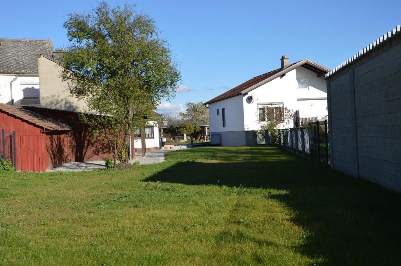 Kinderlachen Garantiert Lutzmannsburg Buitenkant foto
